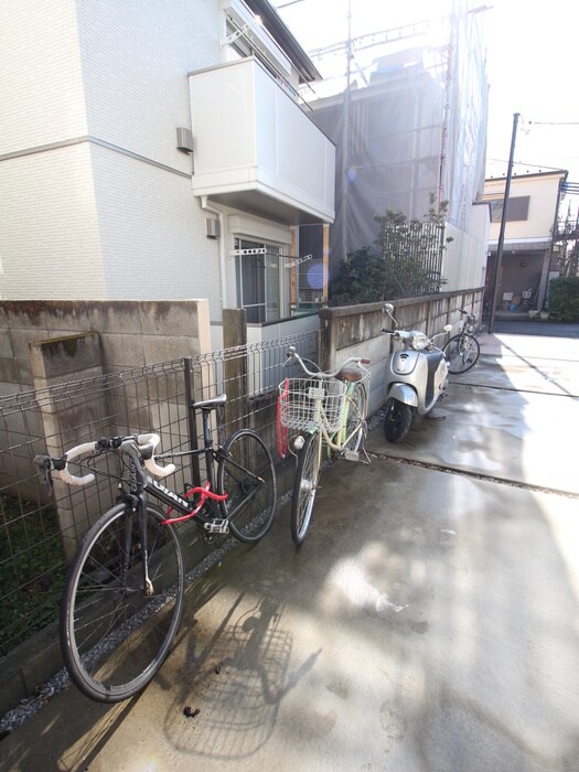 物件外観写真3　(駐輪場)