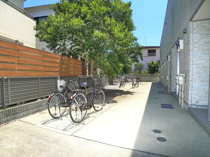 物件外観写真5　(駐輪場)