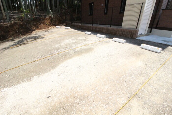 物件外観写真4　(駐車場)