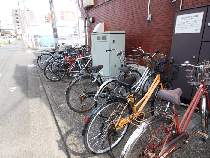 物件外観写真2　(駐輪場)