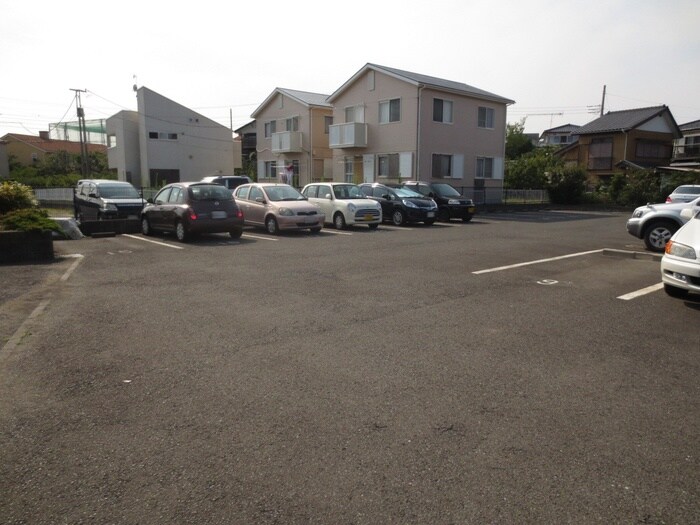 物件外観写真4　(駐車場)