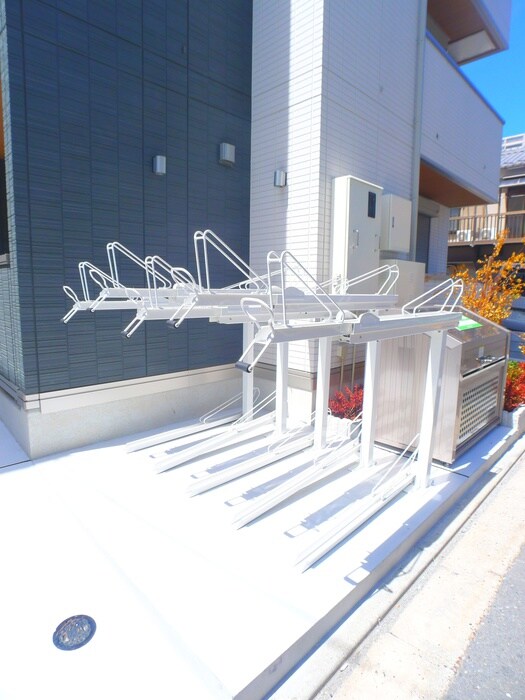 物件外観写真5　(駐輪場)