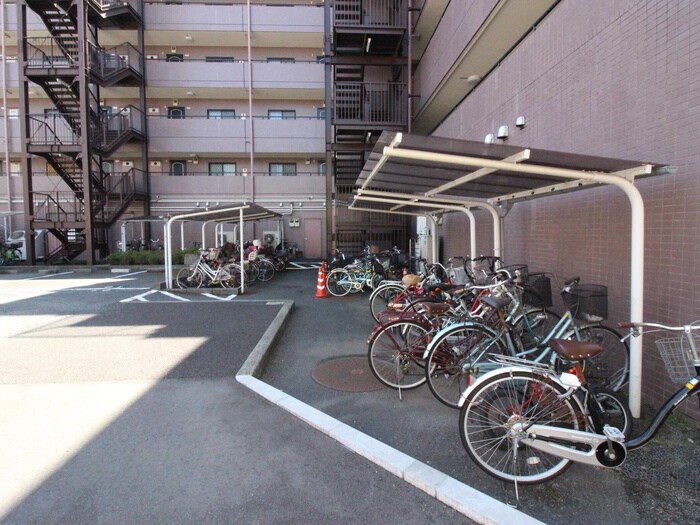 物件外観写真5　(駐輪場)