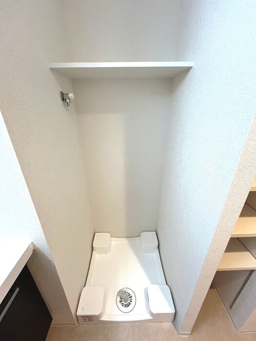 物件内観写真18　(洗濯機置場)