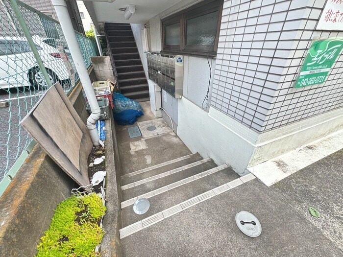 物件外観写真4　(エントランス部分)