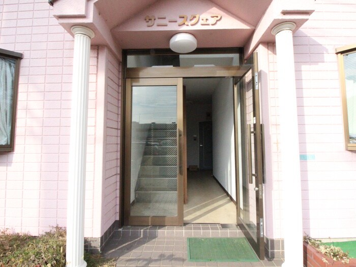 物件外観写真6　(エントランス部分)
