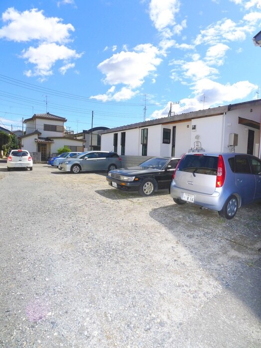 物件外観写真3　(駐車場)