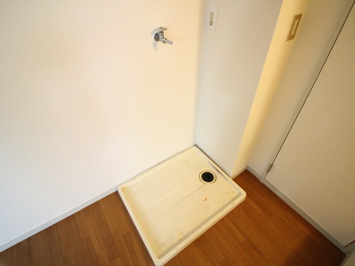 物件内観写真16　(洗濯機置場)