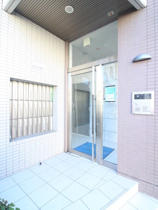物件外観写真4　(エントランス部分)
