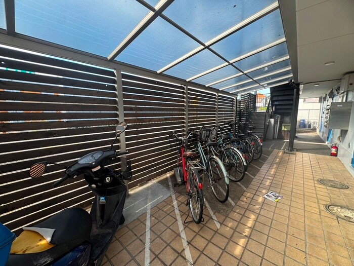 物件外観写真2　(駐輪場)