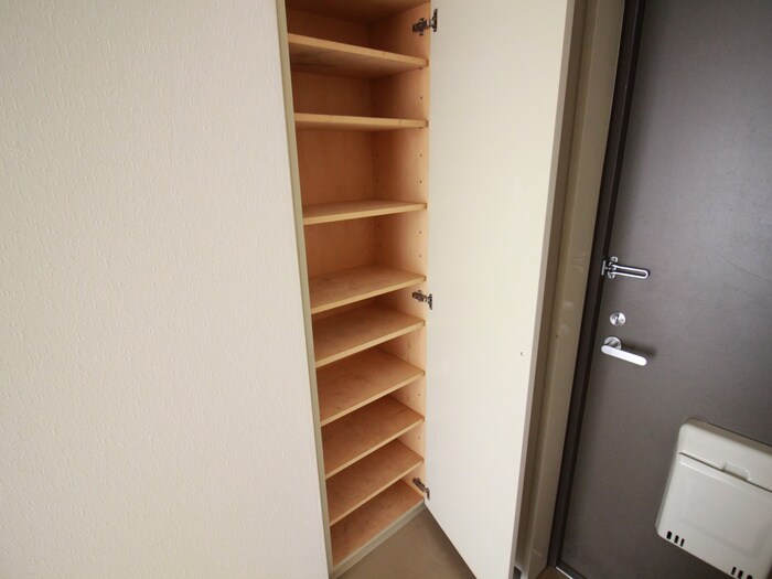 物件内観写真11　(玄関)