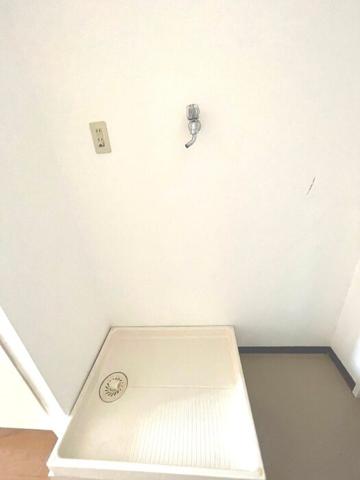 物件内観写真15　(洗濯機置場)