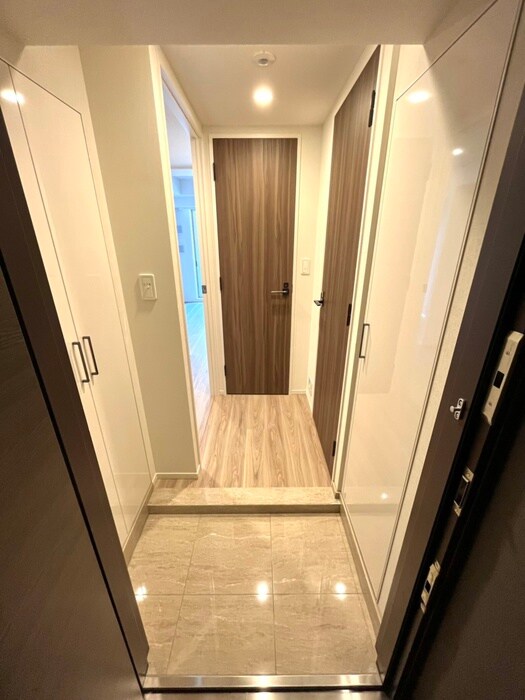 物件内観写真16　(玄関)