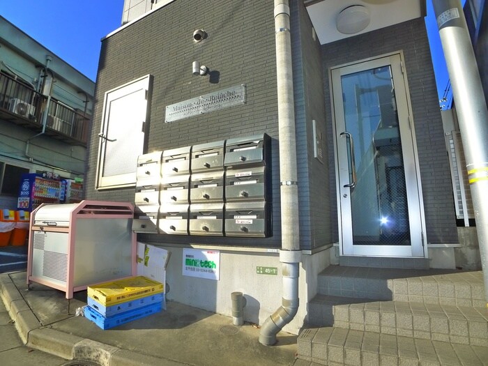 物件外観写真3　(エントランス部分)