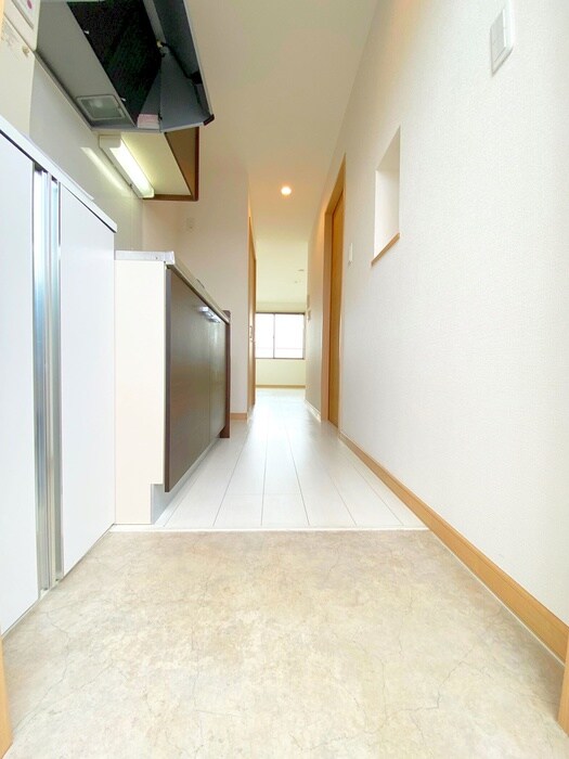 物件内観写真9　(玄関)