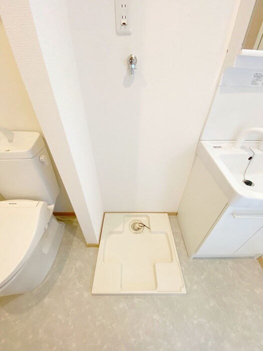 物件内観写真18　(洗濯機置場)