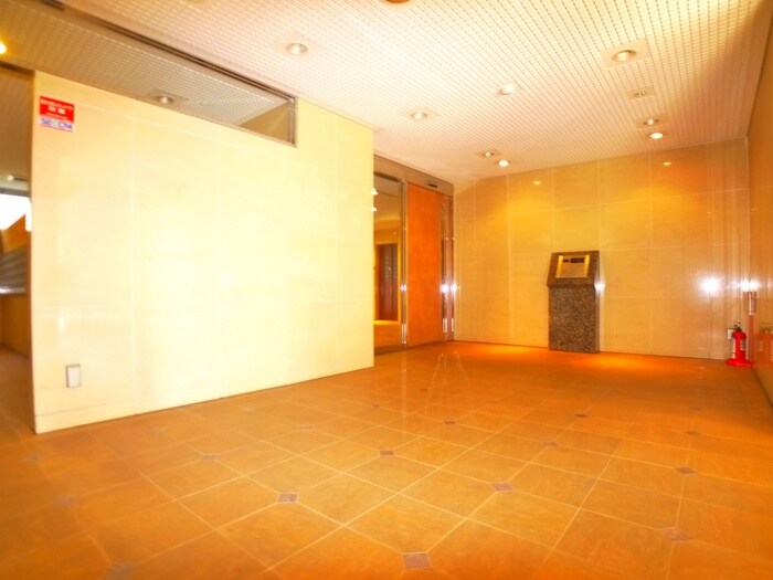 物件外観写真4　(エントランス部分)