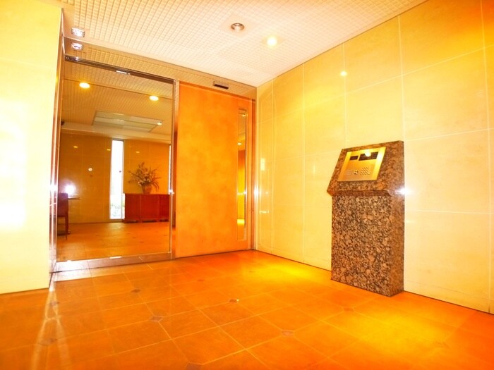 物件外観写真5　(エントランス部分)