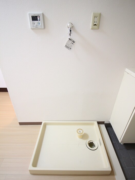 物件内観写真16　(洗濯機置場)