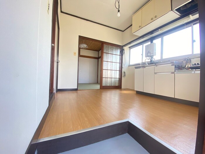 物件内観写真12　(玄関)