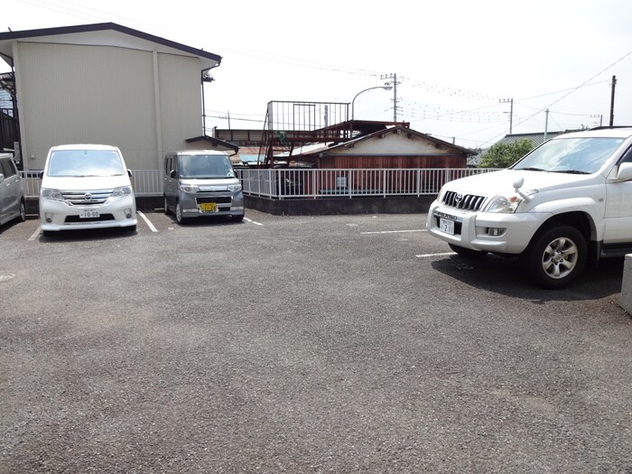 物件外観写真2　(駐車場)