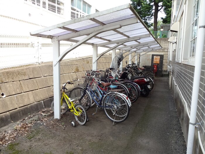 物件外観写真3　(駐輪場)