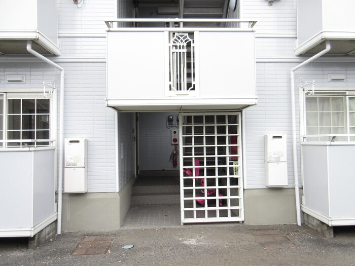 物件外観写真4　(エントランス部分)