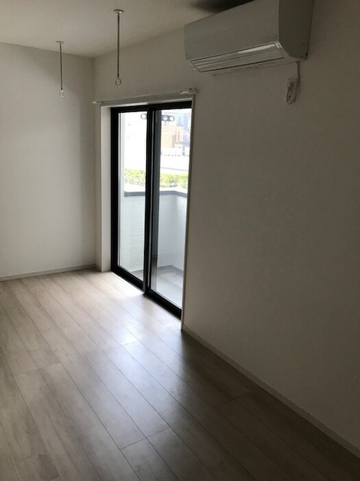 物件内観写真4　(室内からの展望)