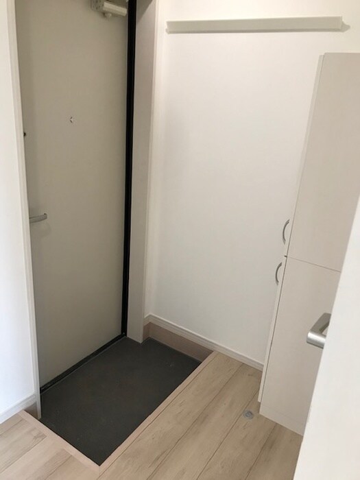 物件内観写真12　(玄関)