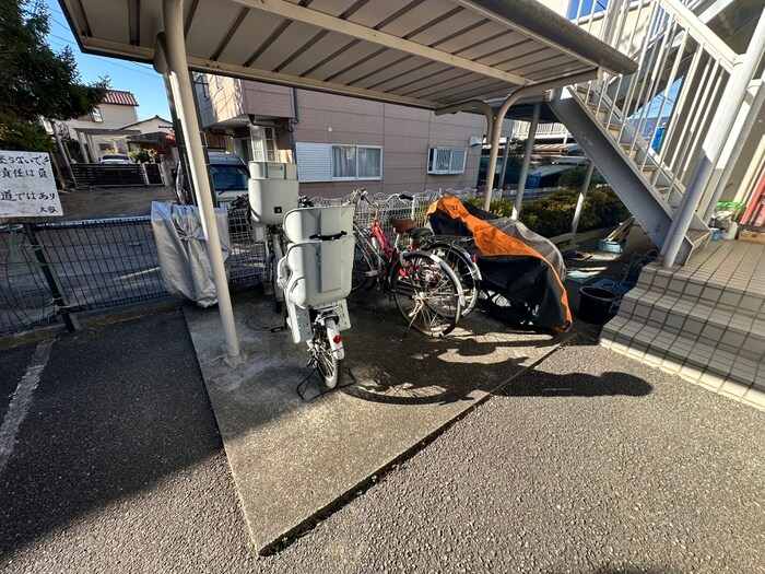 物件外観写真4　(駐輪場)