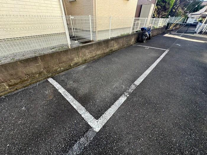 物件外観写真6　(駐車場)