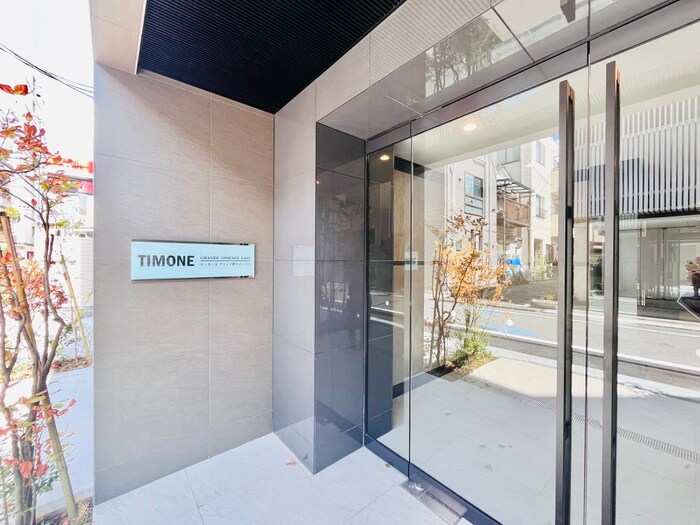 物件外観写真2　(エントランス部分)