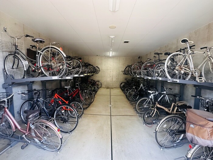 物件外観写真4　(駐輪場)