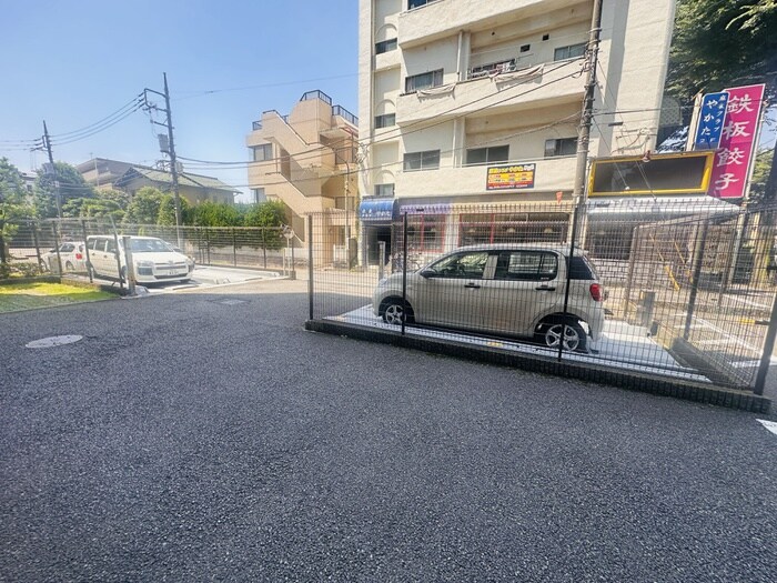 物件外観写真5　(駐車場)