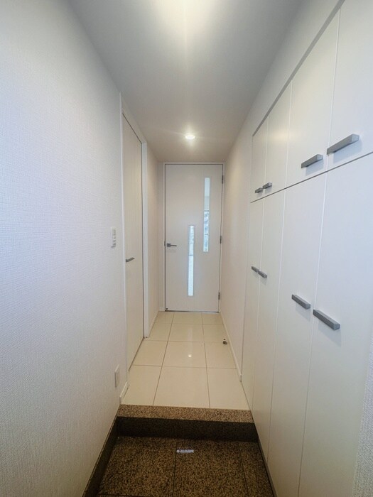 物件内観写真11　(玄関)