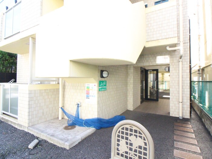 物件外観写真3　(エントランス部分)