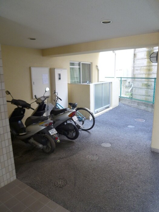 物件外観写真6　(駐輪場)