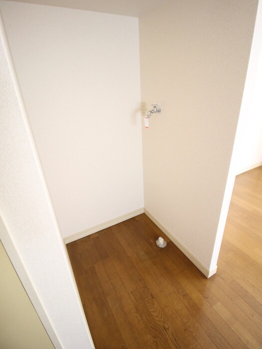 物件内観写真12　(洗濯機置場)