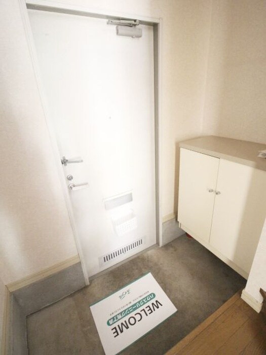 物件内観写真16　(玄関)