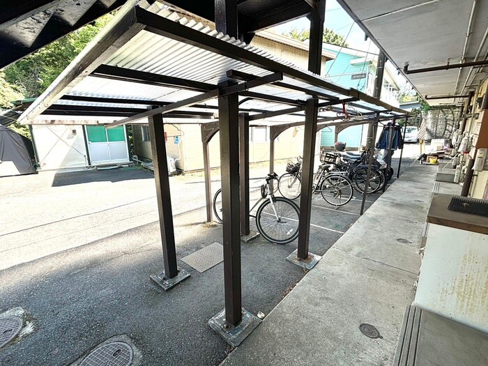 物件外観写真4　(駐輪場)