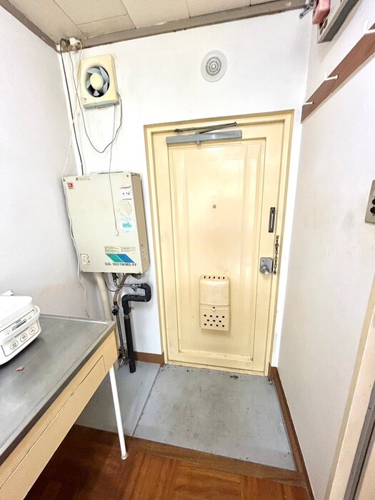 物件内観写真16　(玄関)