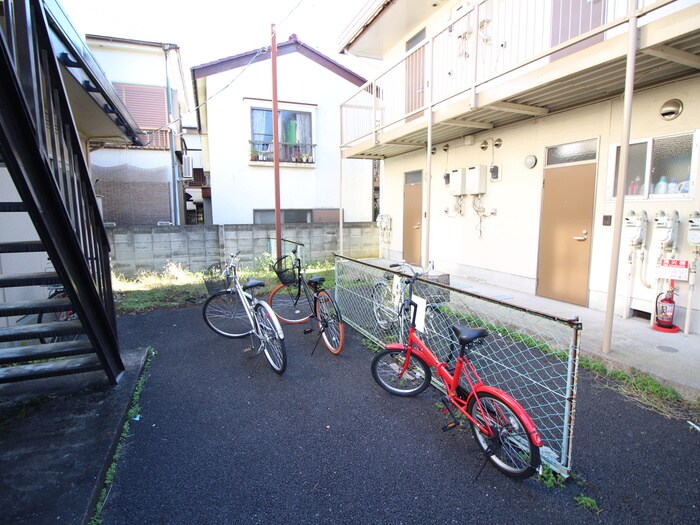 物件外観写真4　(駐輪場)