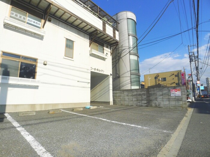 物件外観写真2　(駐車場)