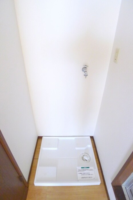 物件内観写真15　(洗濯機置場)