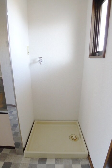 物件内観写真11　(洗濯機置場)