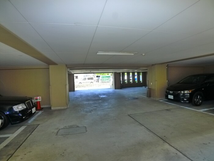 物件外観写真4　(駐車場)