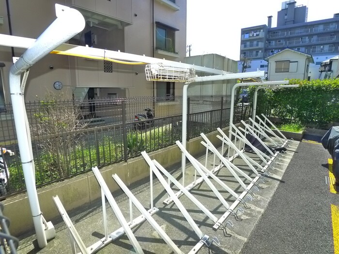物件外観写真5　(駐輪場)