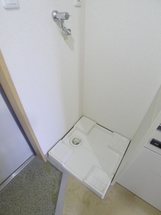 物件内観写真11　(洗濯機置場)