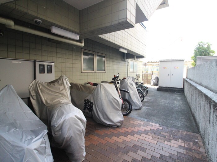 物件外観写真2　(エントランス部分)