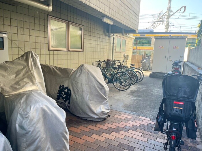 物件外観写真3　(駐輪場)